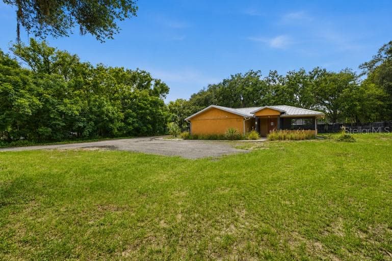 2250 VOLUSIA AVENUE — photo 29 of 31