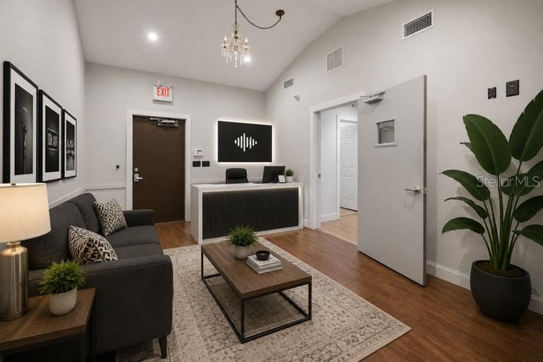 2250 VOLUSIA AVENUE — photo 5 of 31