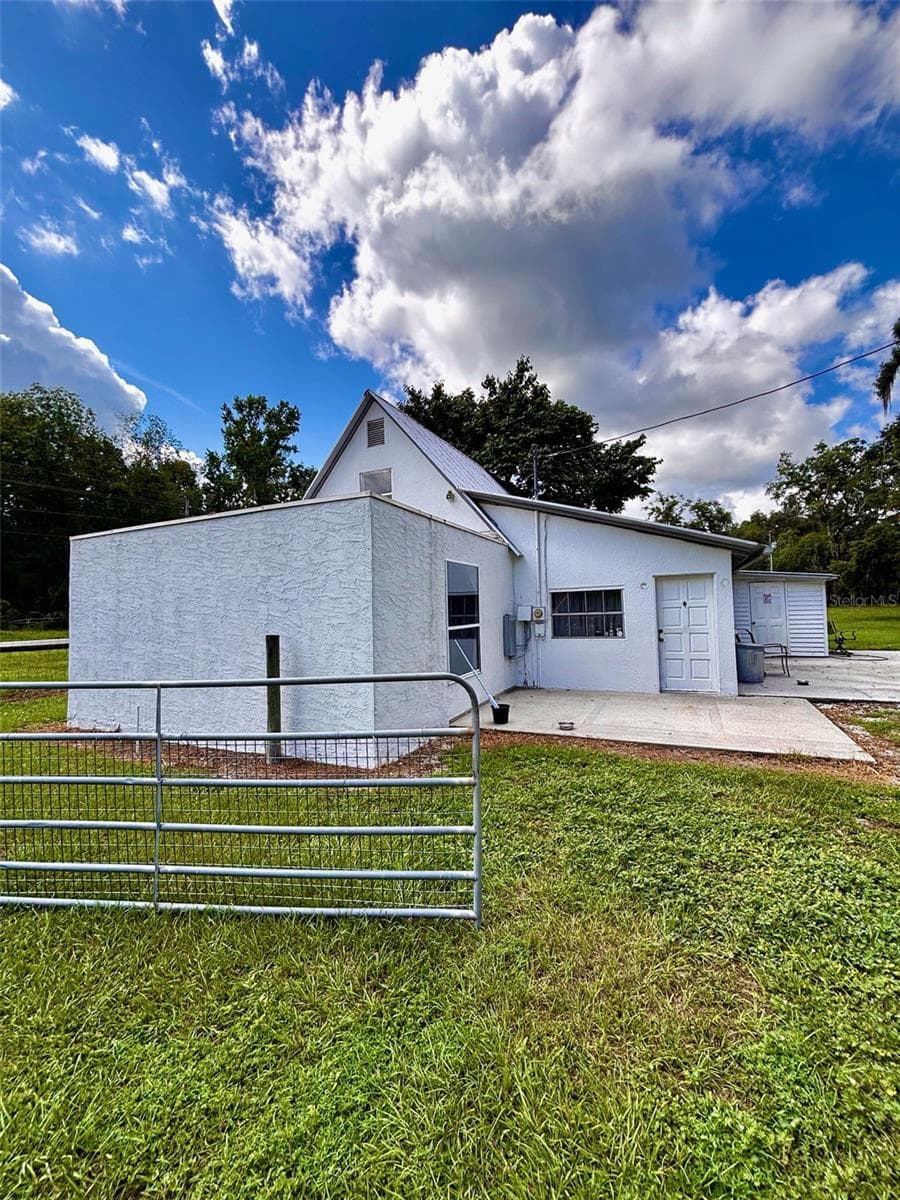 9499 TREIMAN BOULEVARD — photo 4 of 44