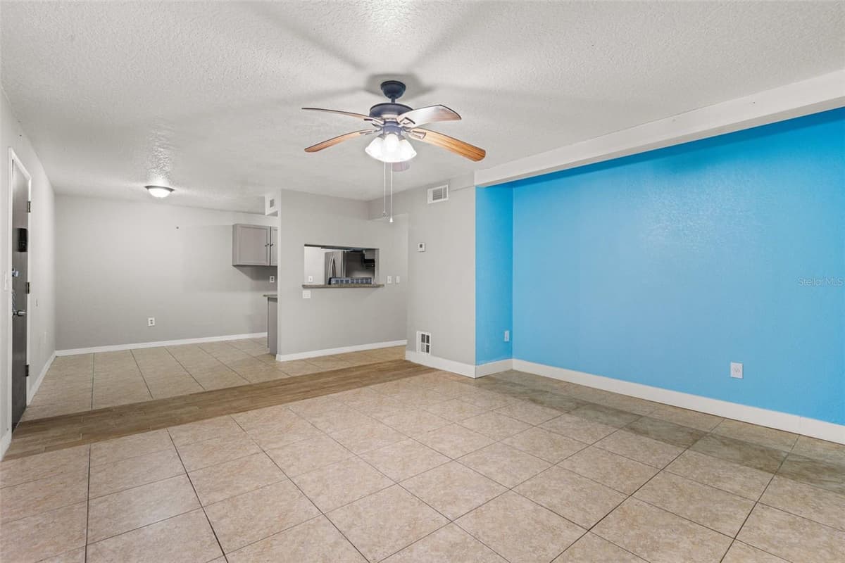 910 LAKE DESTINY ROAD — photo 14 of 33