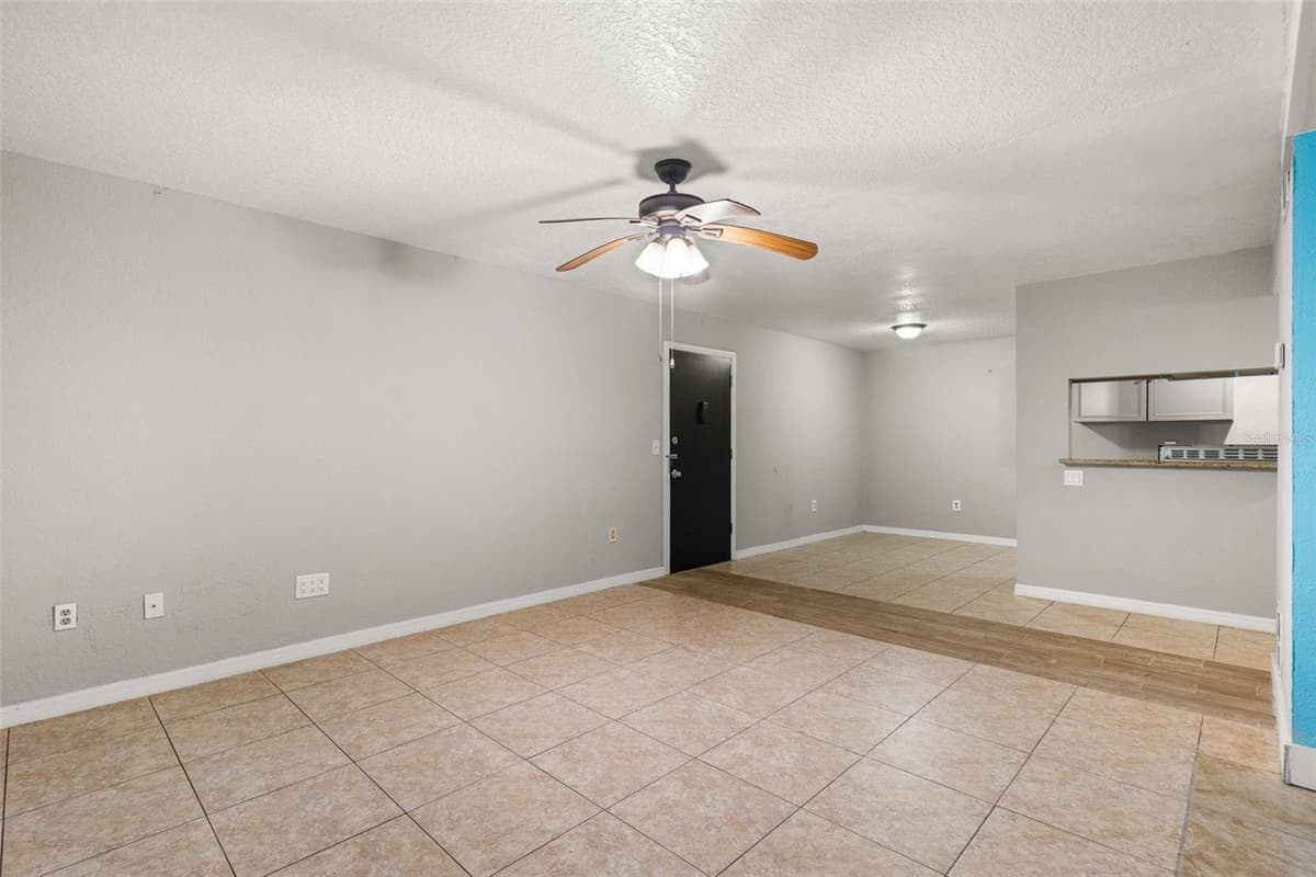 910 LAKE DESTINY ROAD — photo 16 of 33