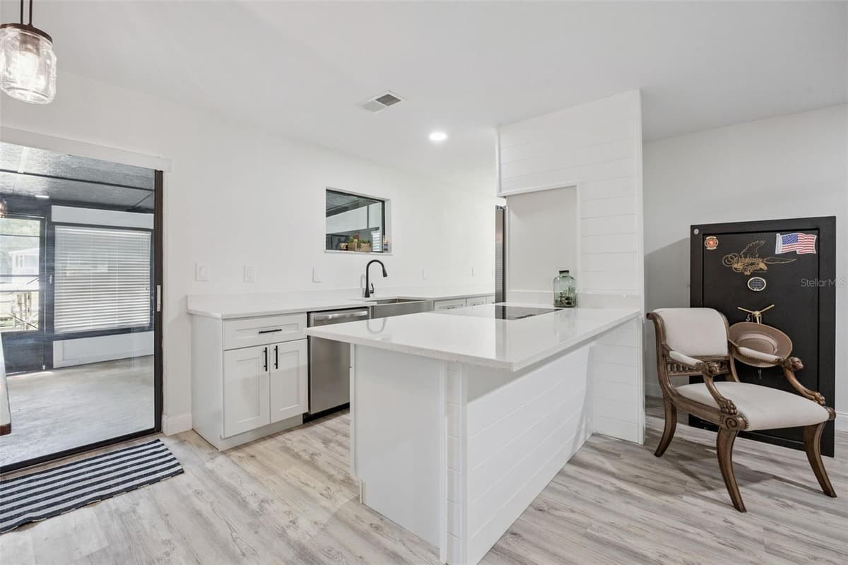 2082 SHADY LANE — photo 9 of 22