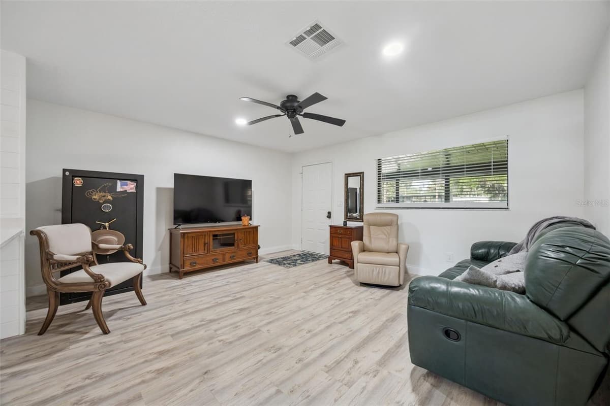 2082 SHADY LANE — photo 7 of 22