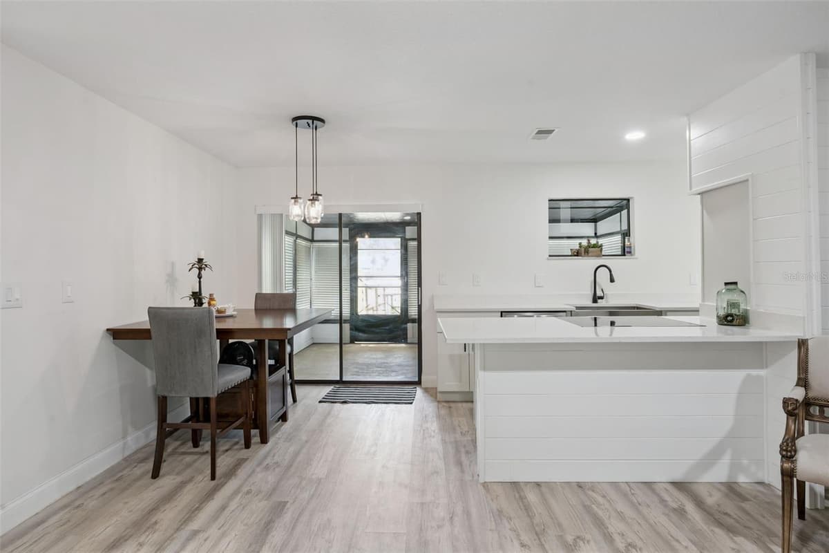 2082 SHADY LANE — photo 10 of 22
