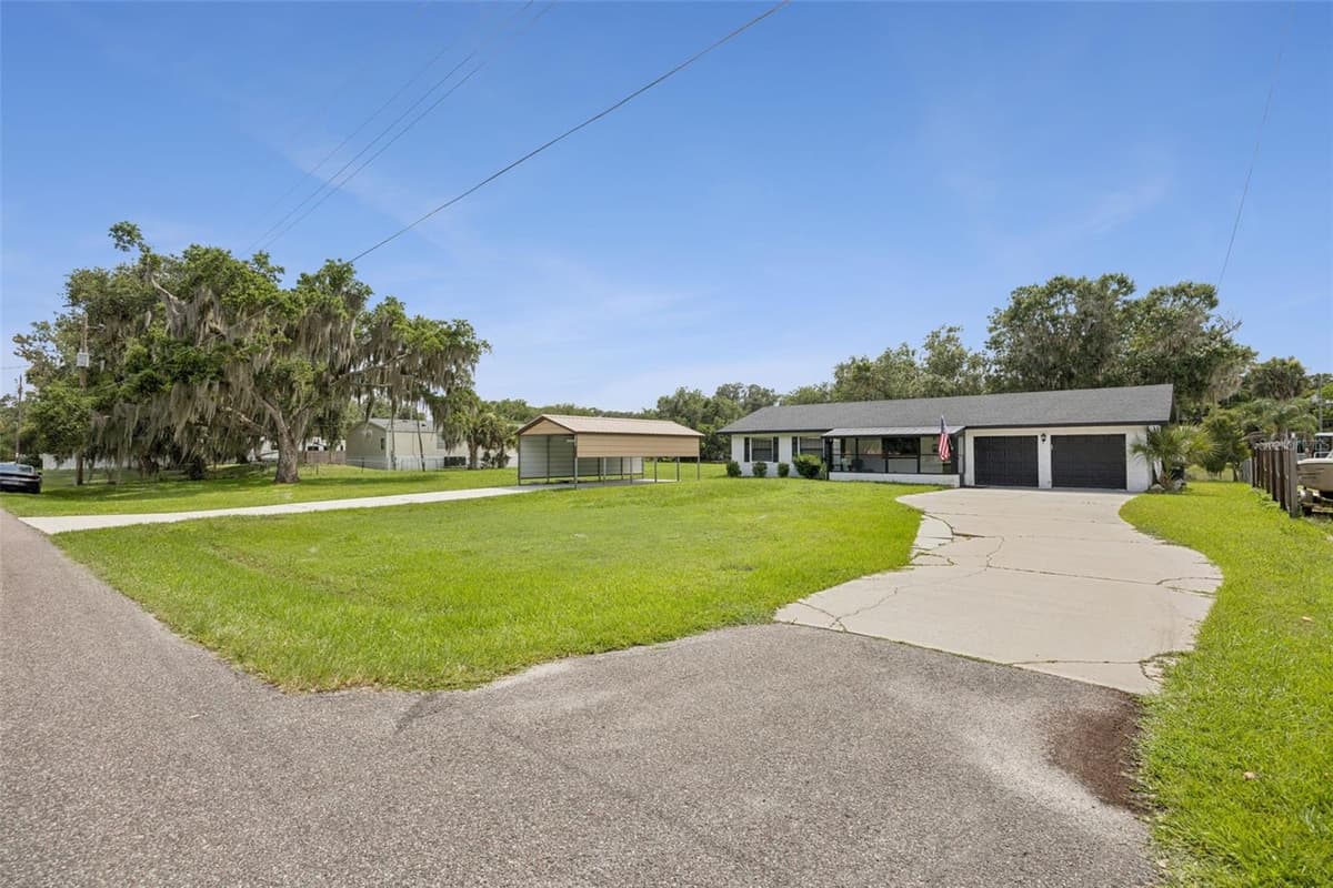 2082 SHADY LANE — photo 4 of 22