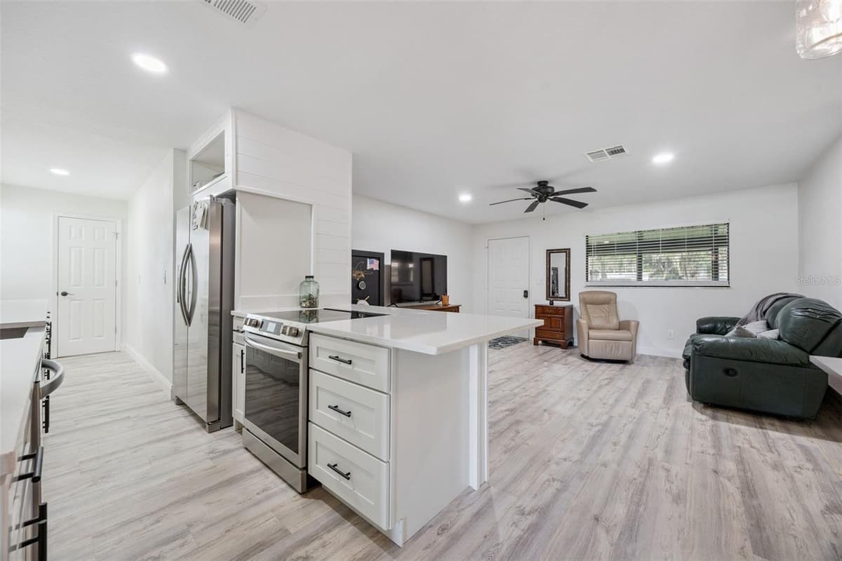 2082 SHADY LANE — photo 8 of 22