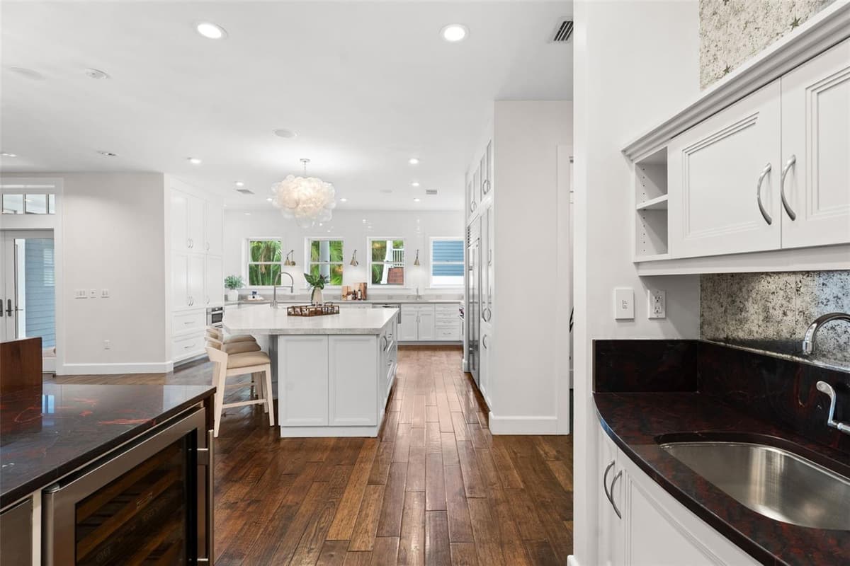 826 EDISON AVENUE — photo 13 of 75