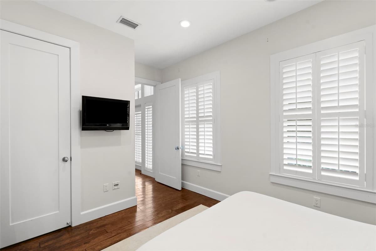 826 EDISON AVENUE — photo 29 of 75