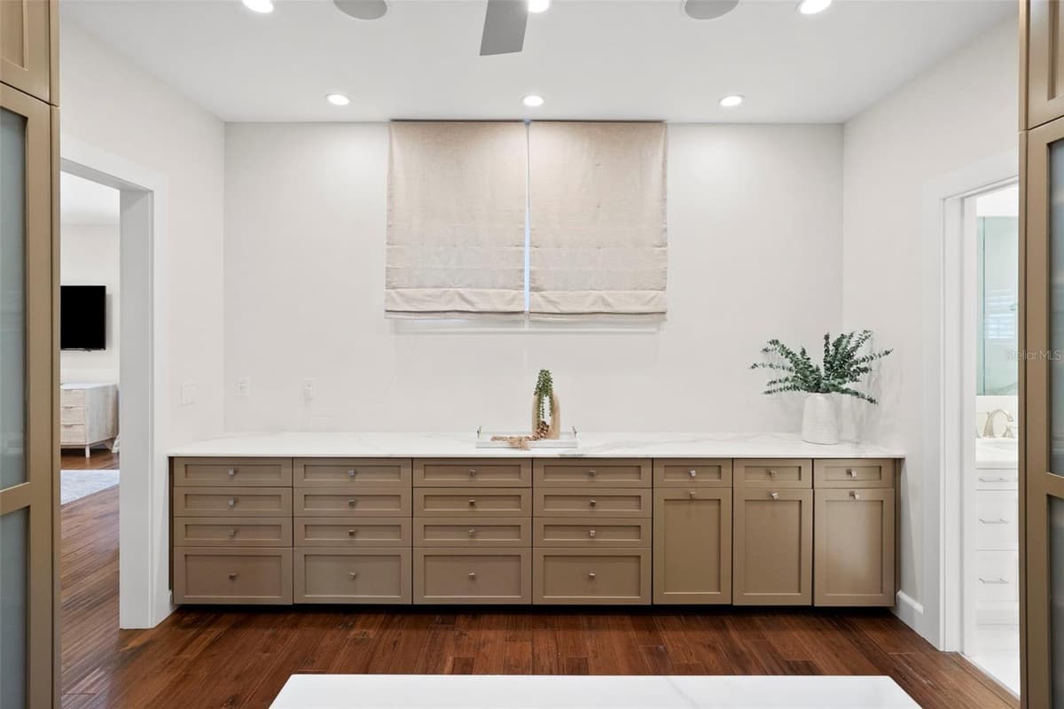 826 EDISON AVENUE — photo 39 of 75