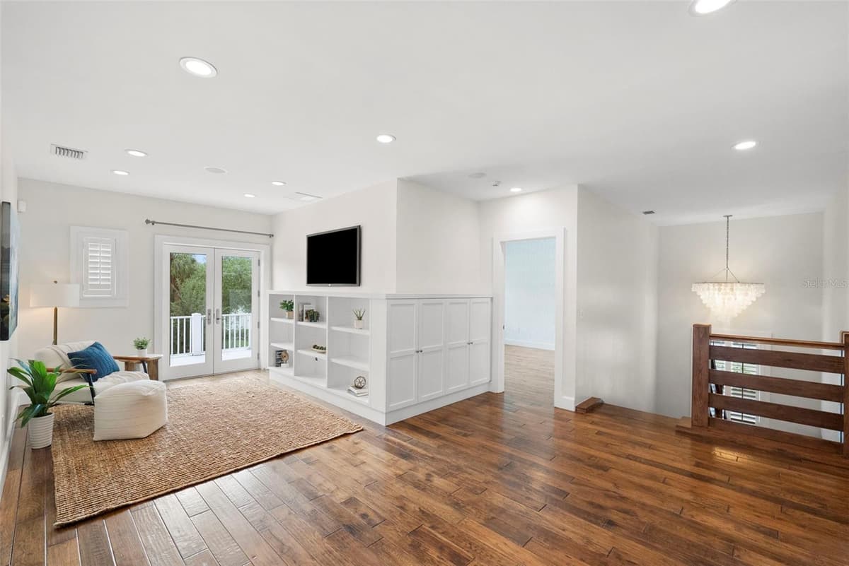 826 EDISON AVENUE — photo 43 of 75