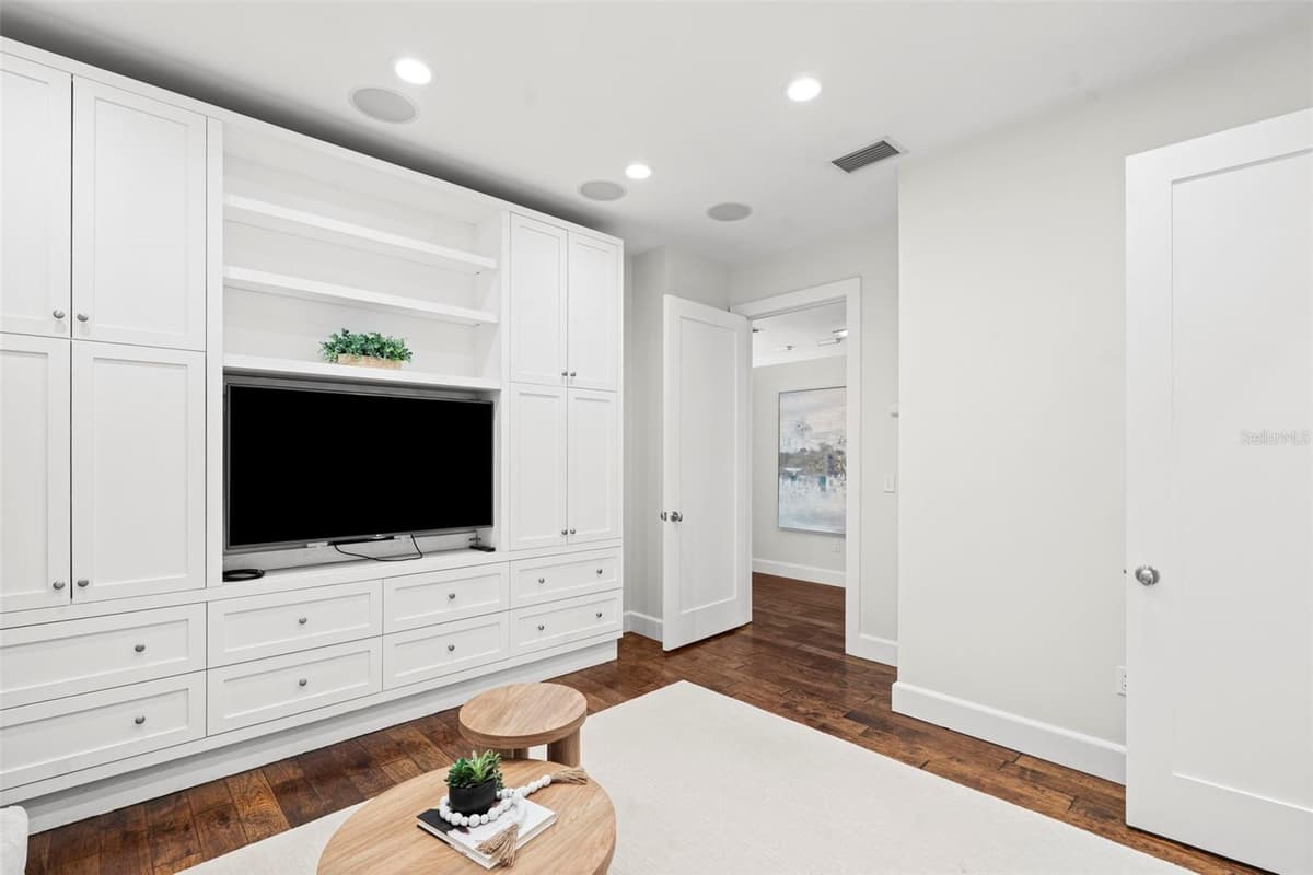 826 EDISON AVENUE — photo 34 of 75