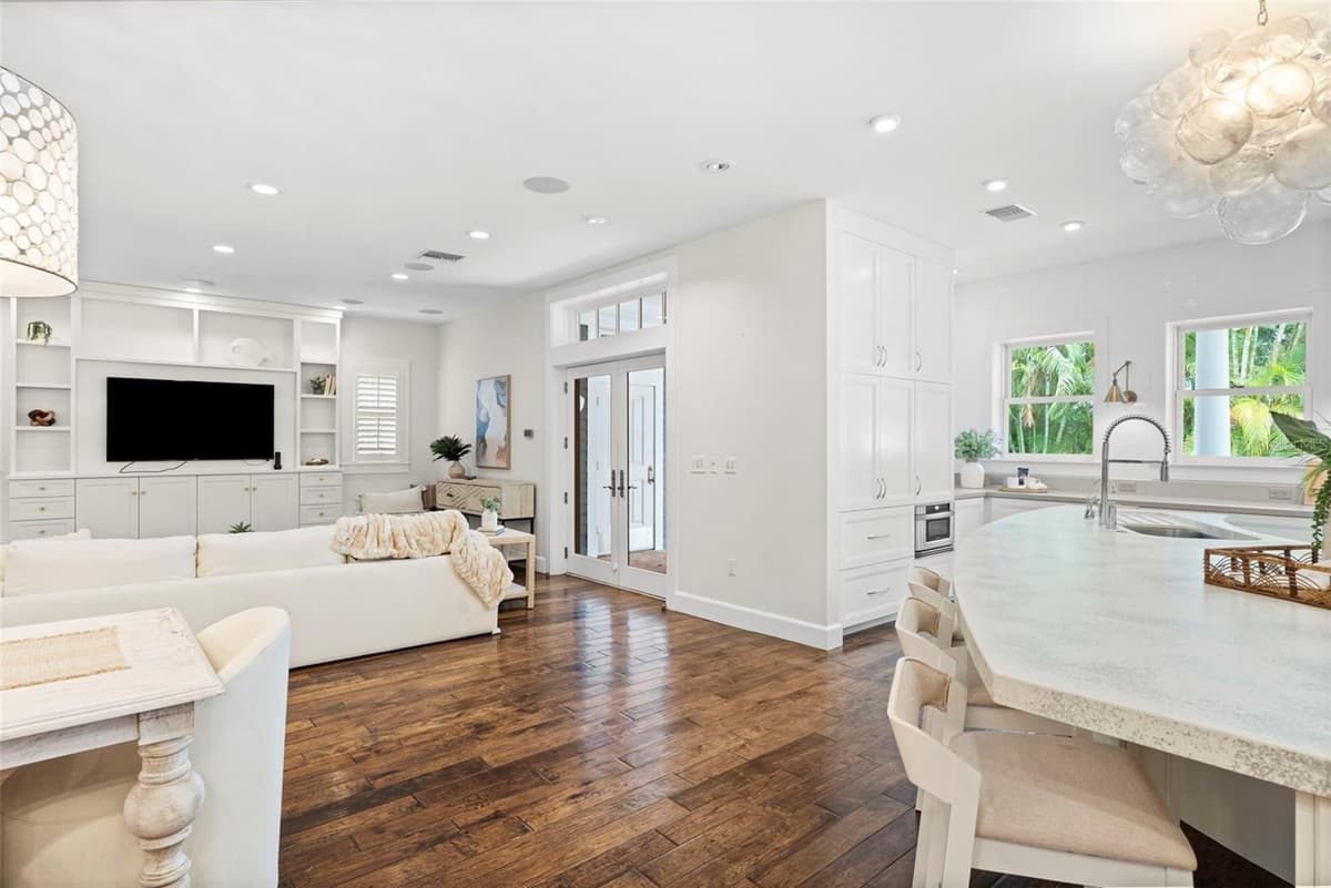 826 EDISON AVENUE — photo 12 of 75