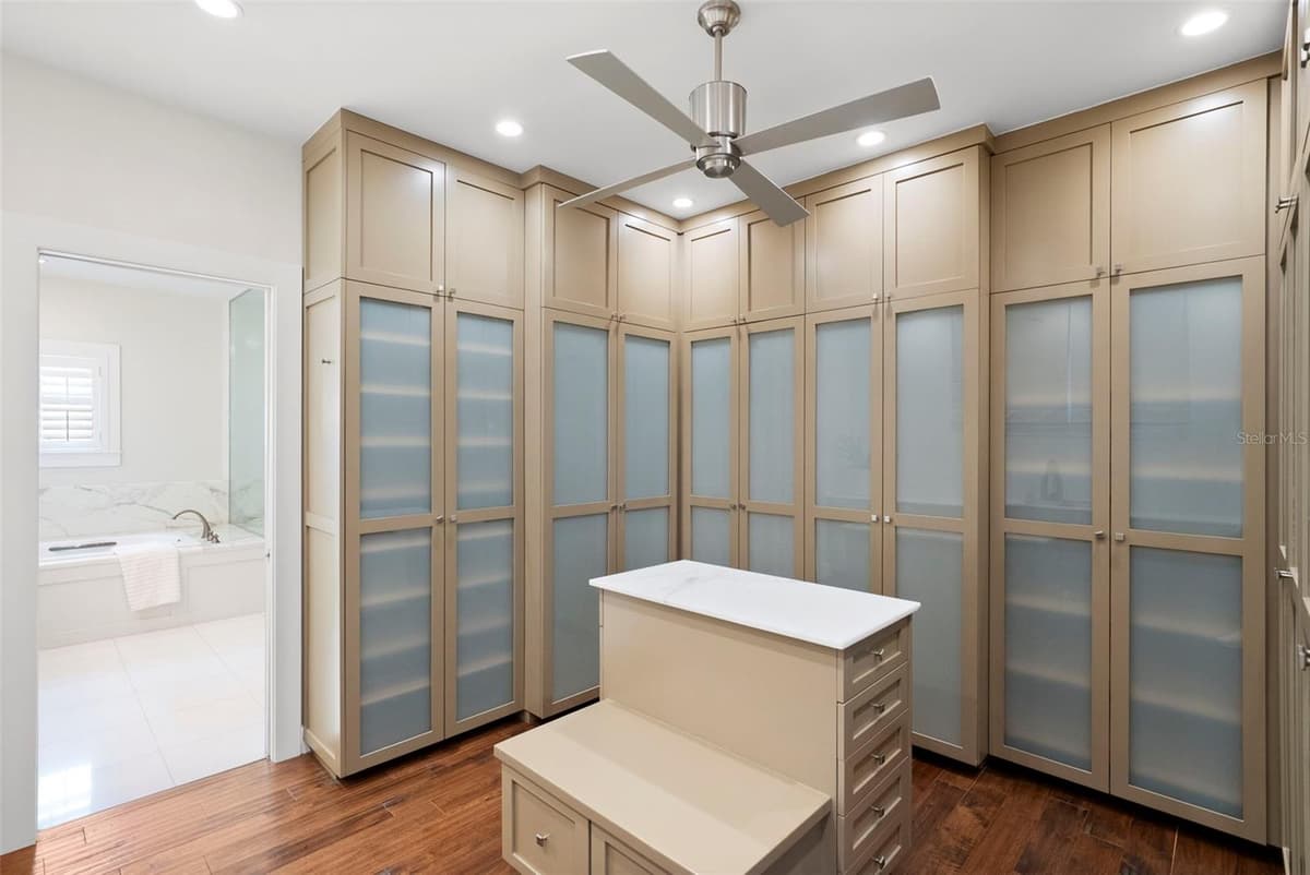 826 EDISON AVENUE — photo 38 of 75