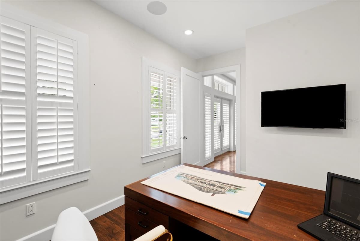 826 EDISON AVENUE — photo 32 of 75