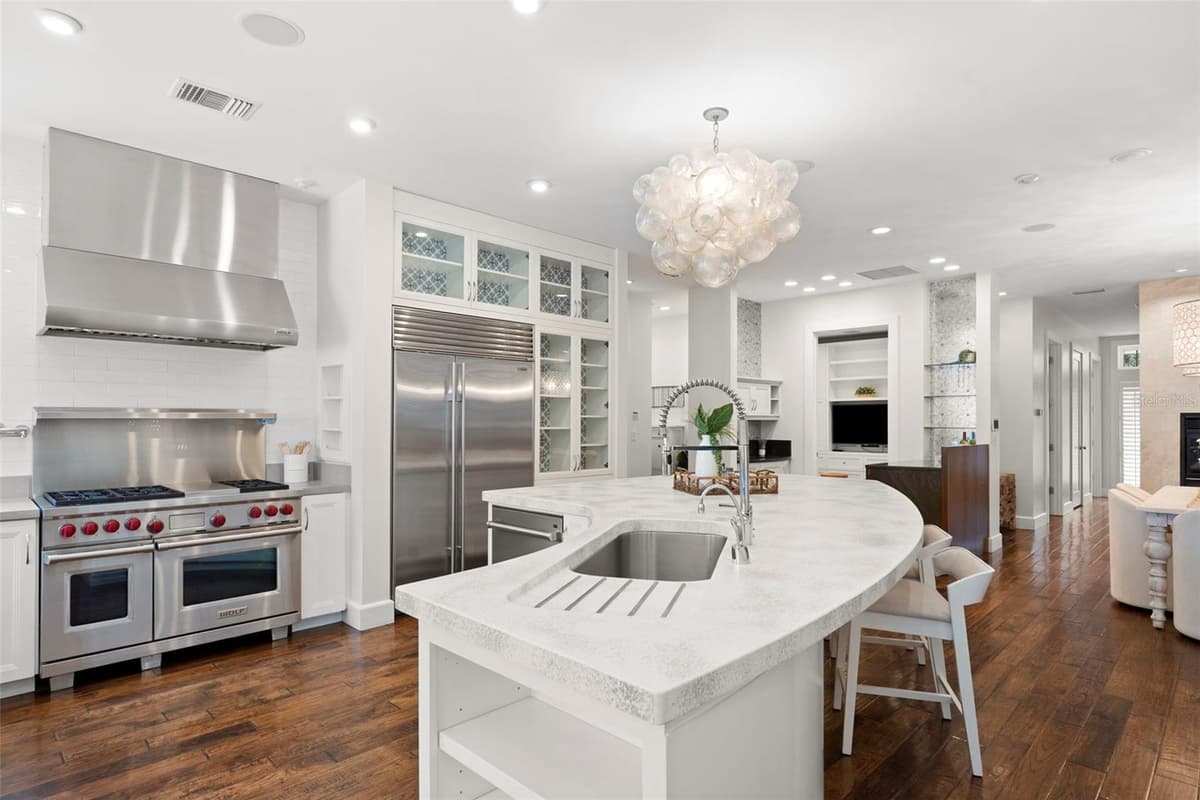 826 EDISON AVENUE — photo 4 of 75