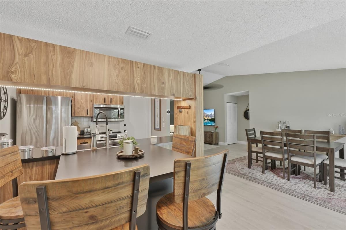 2186 MARSHALL DRIVE — photo 11 of 48