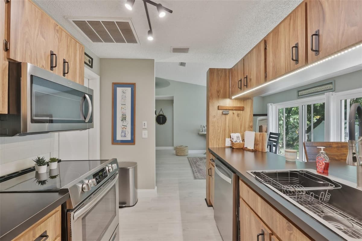 2186 MARSHALL DRIVE — photo 2 of 48
