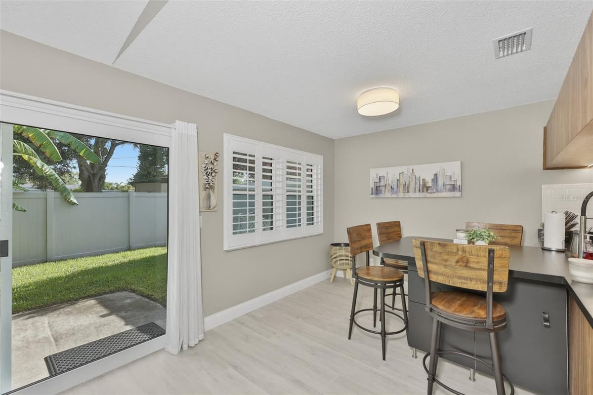 2186 MARSHALL DRIVE — photo 17 of 48