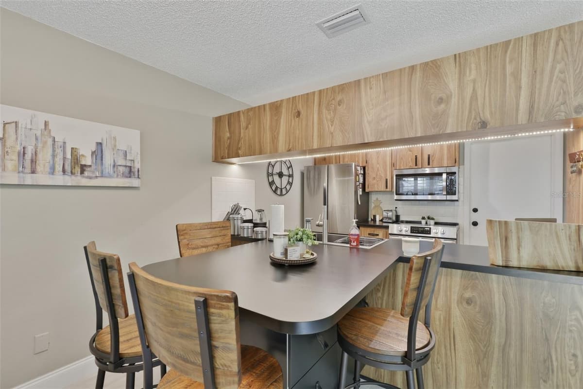 2186 MARSHALL DRIVE — photo 12 of 48