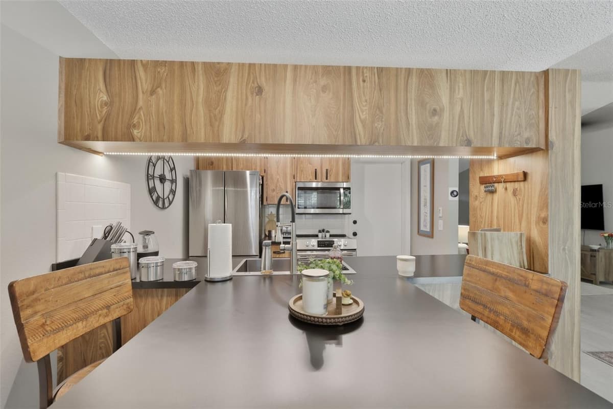 2186 MARSHALL DRIVE — photo 13 of 48