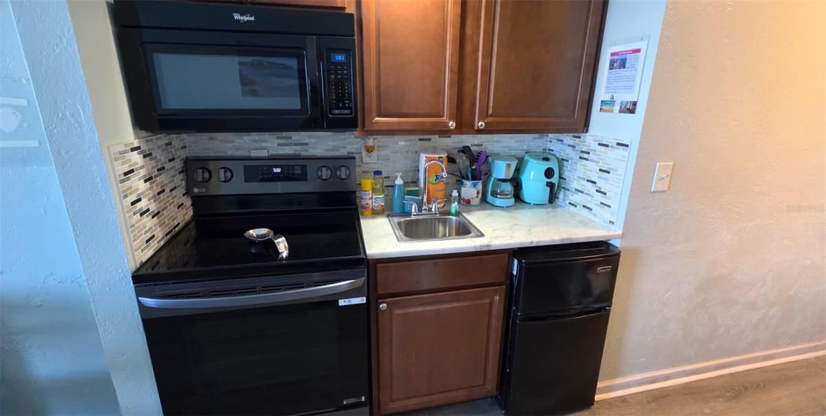 3501 ATLANTIC AVENUE — photo 4 of 12