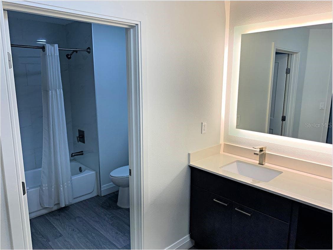 14501 GROVE RESORT AVENUE — photo 10 of 51