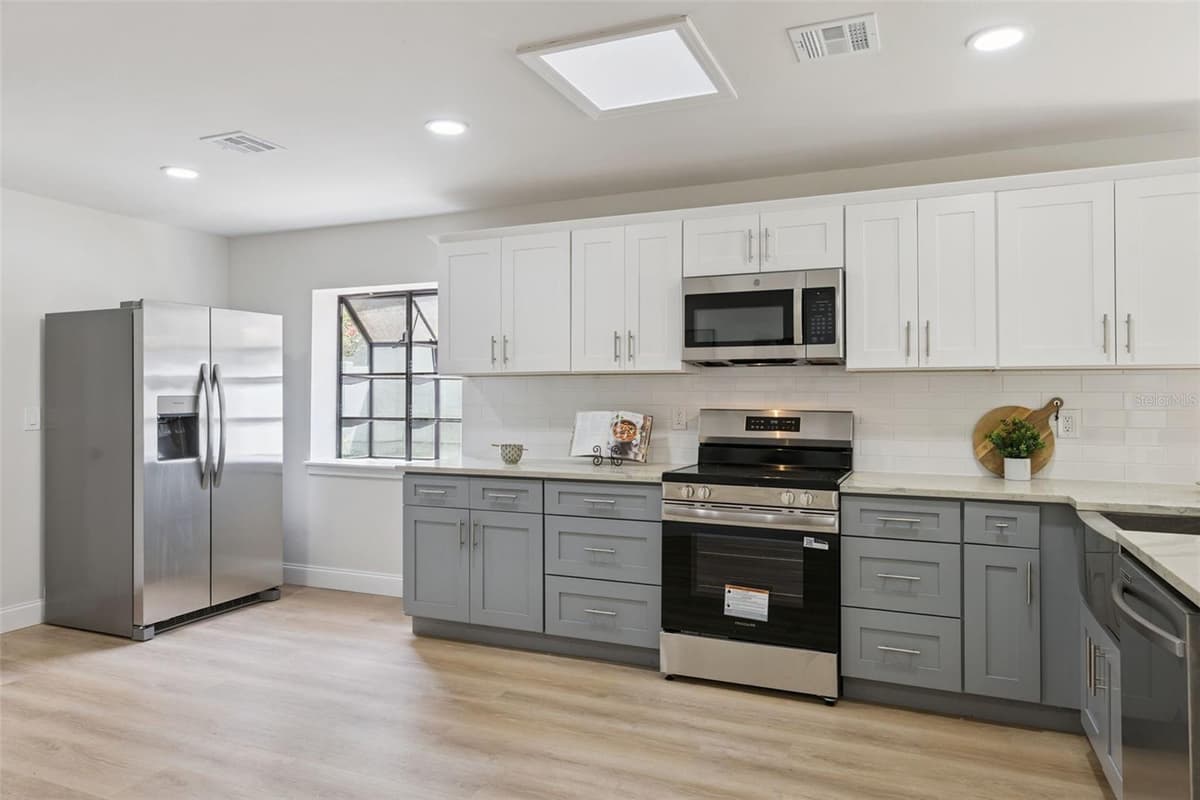 1454 KING COURT — photo 9 of 25