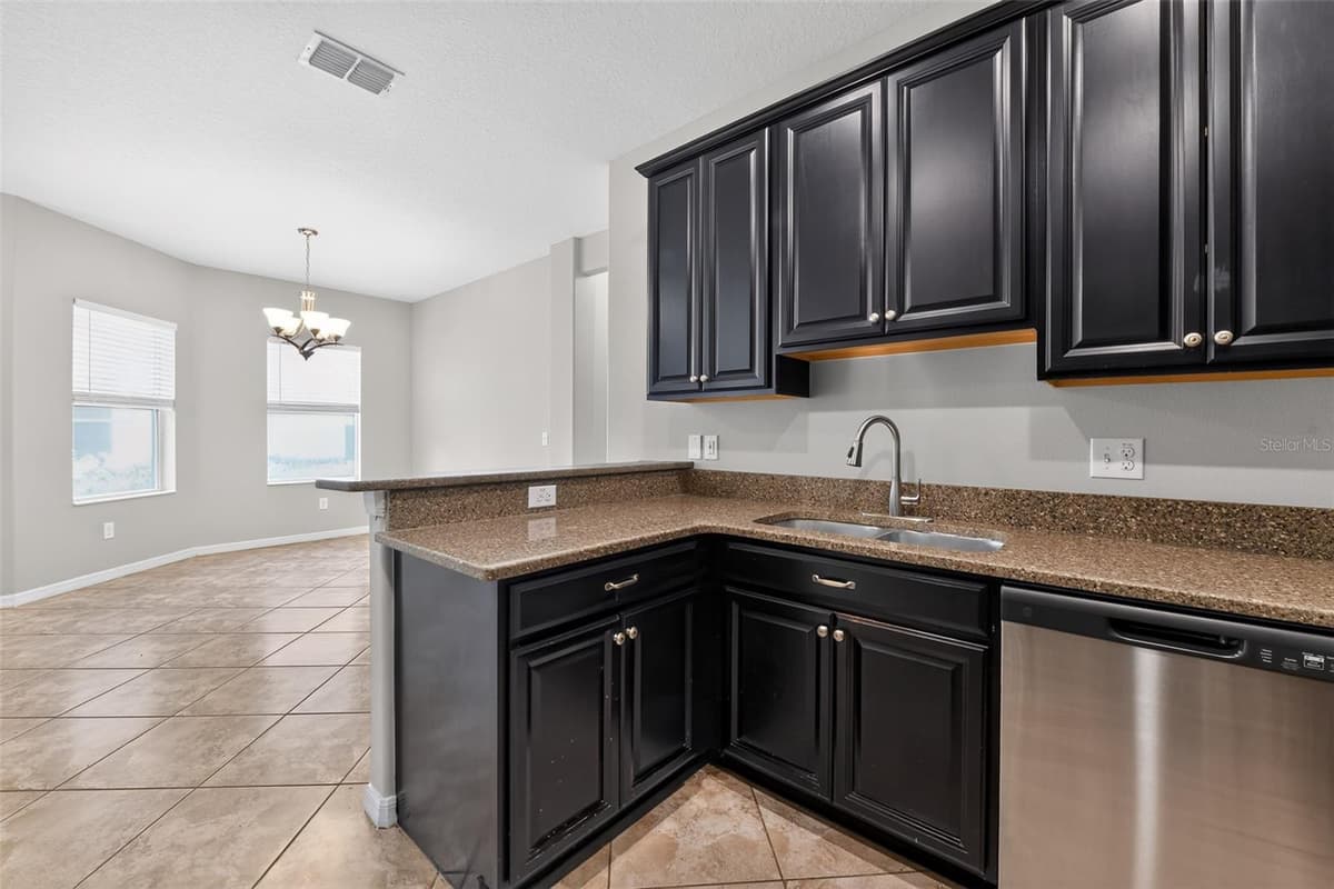 1717 TRAILWATER STREET — photo 4 of 46