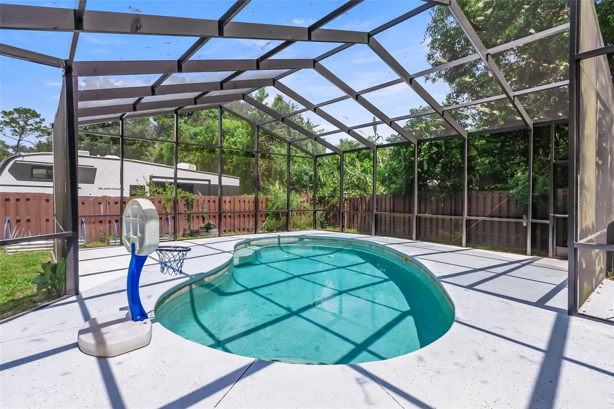 102 THICKET LANE — photo 6 of 47