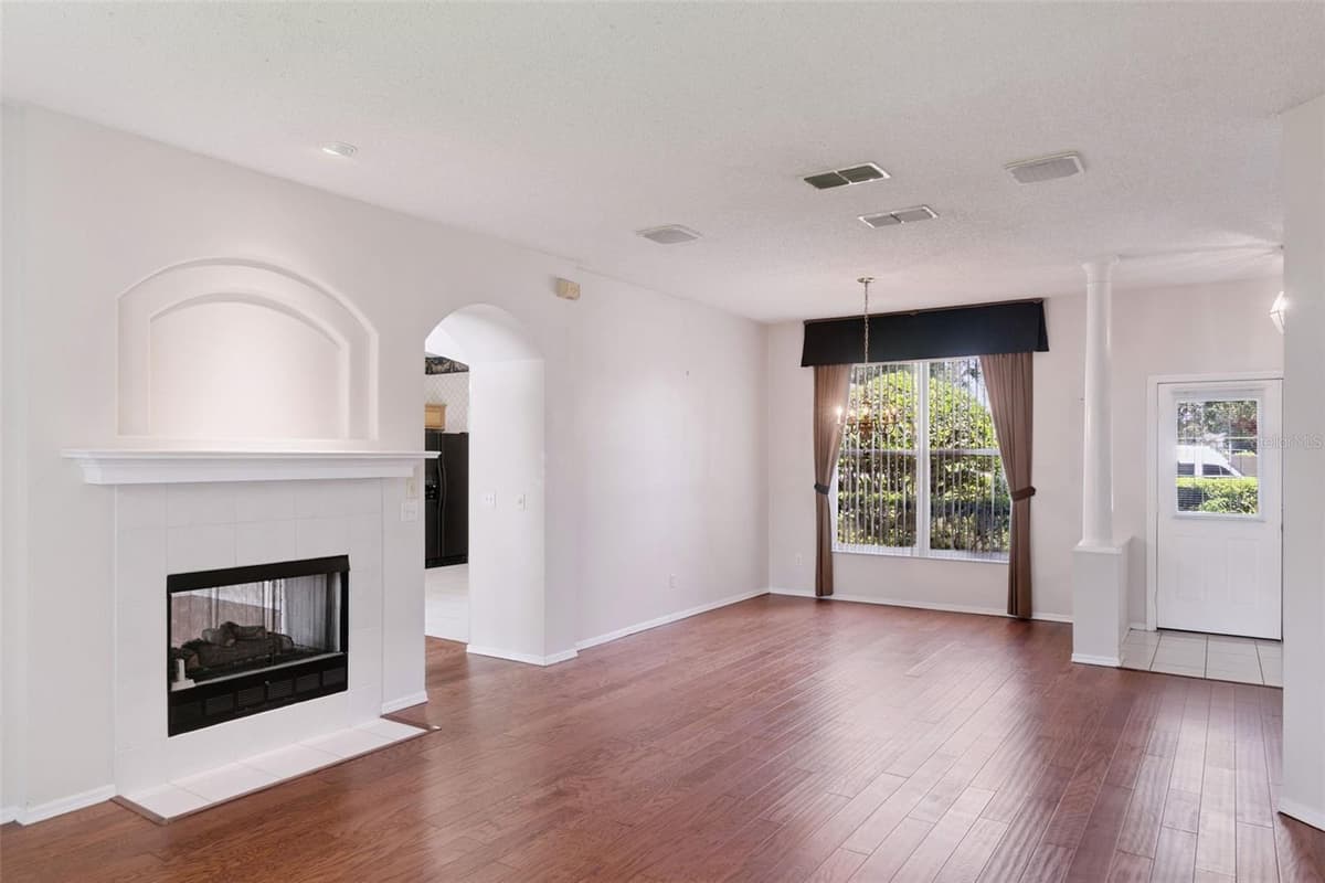 1847 SPARKLING WATER CIRCLE — photo 11 of 41