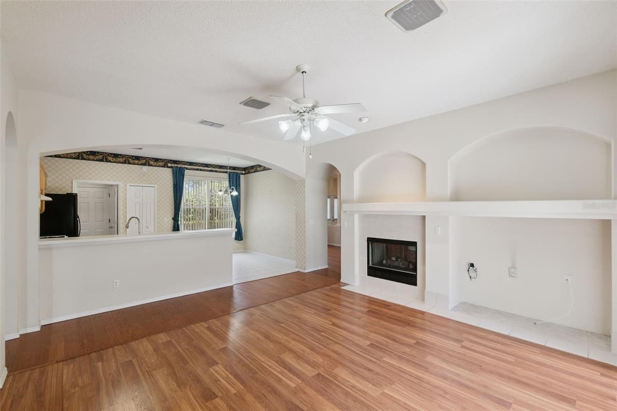 1847 SPARKLING WATER CIRCLE — photo 14 of 41