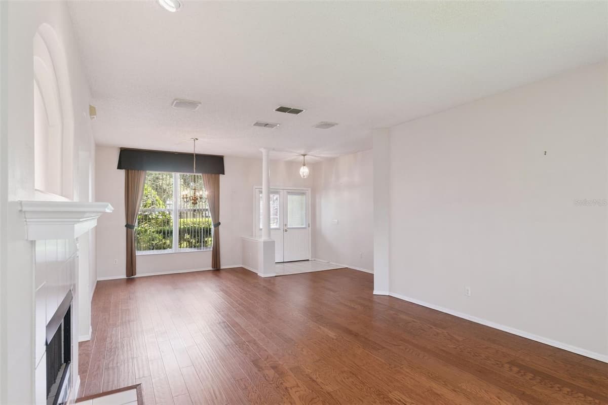 1847 SPARKLING WATER CIRCLE — photo 10 of 41