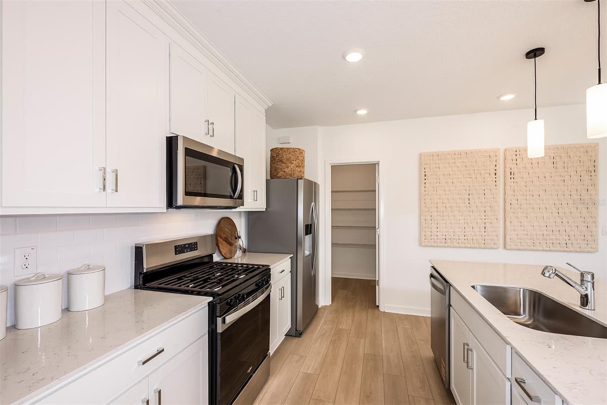 9205 NEWMONS PLACE — photo 5 of 25