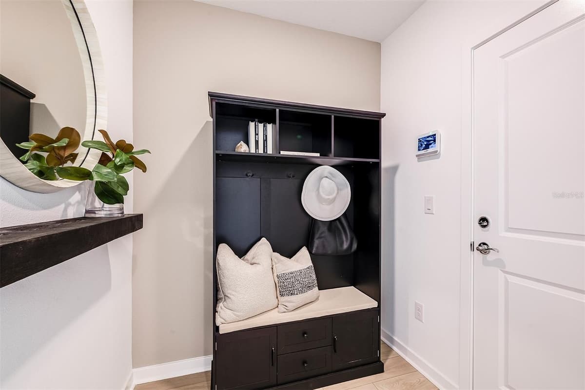 9205 NEWMONS PLACE — photo 3 of 25