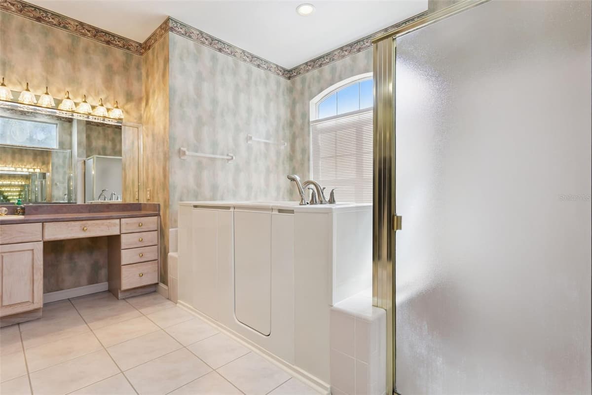 1901 EDGEWATER DRIVE — photo 24 of 50