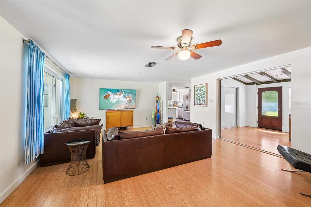329 BAY VISTA AVENUE — photo 5 of 30