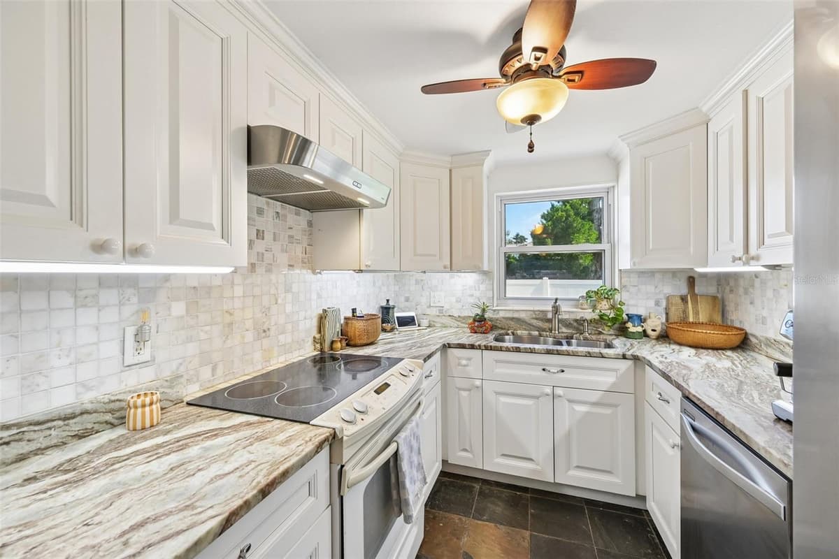 329 BAY VISTA AVENUE — photo 10 of 30