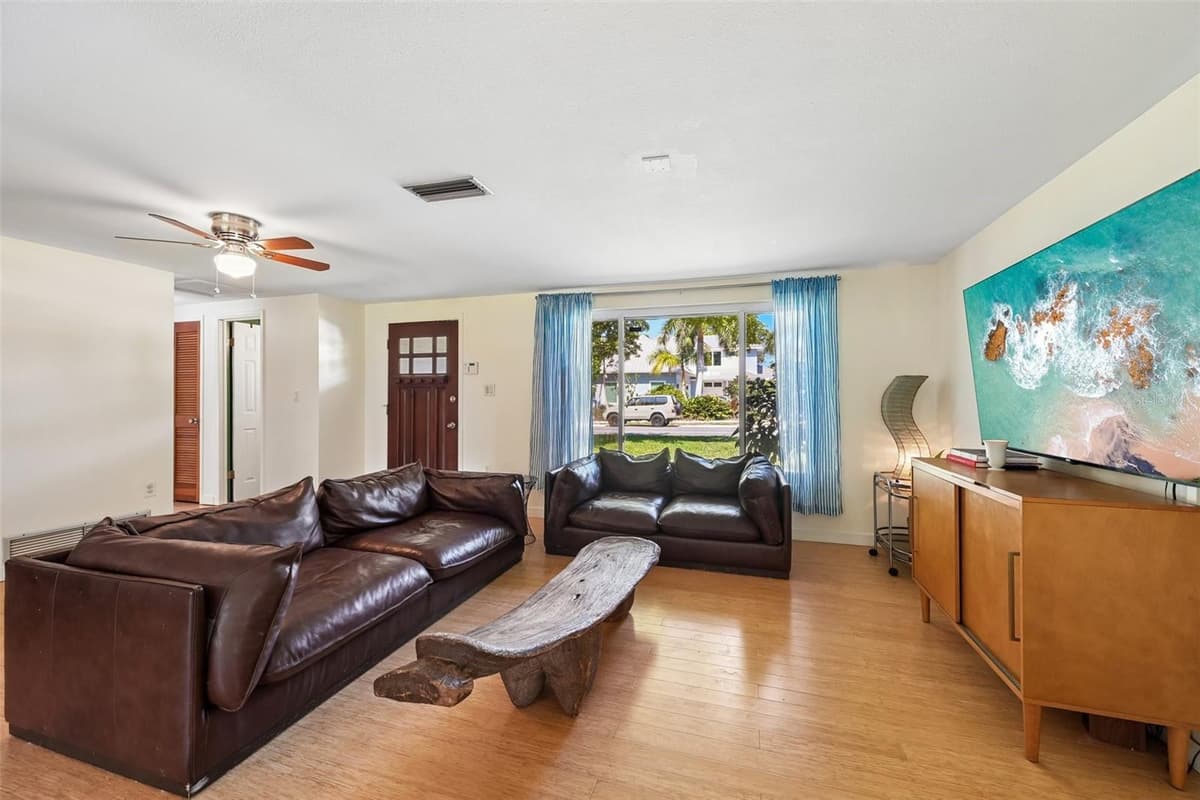 329 BAY VISTA AVENUE — photo 4 of 30