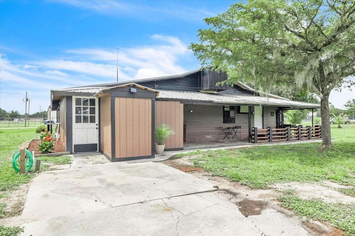 915 CHARLES STREET — photo 12 of 37