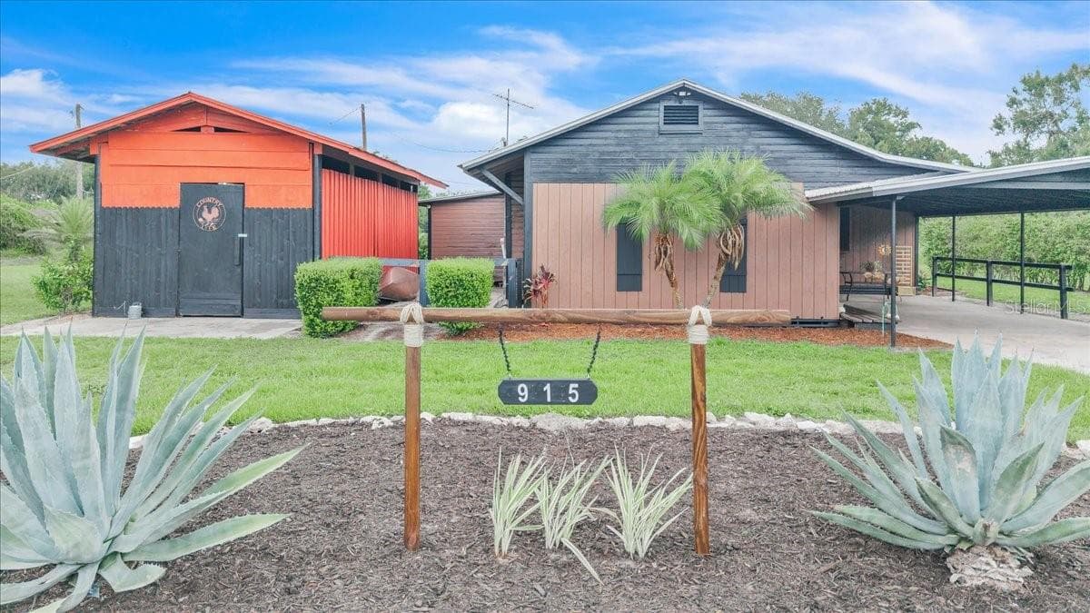 915 CHARLES STREET — photo 1 of 37