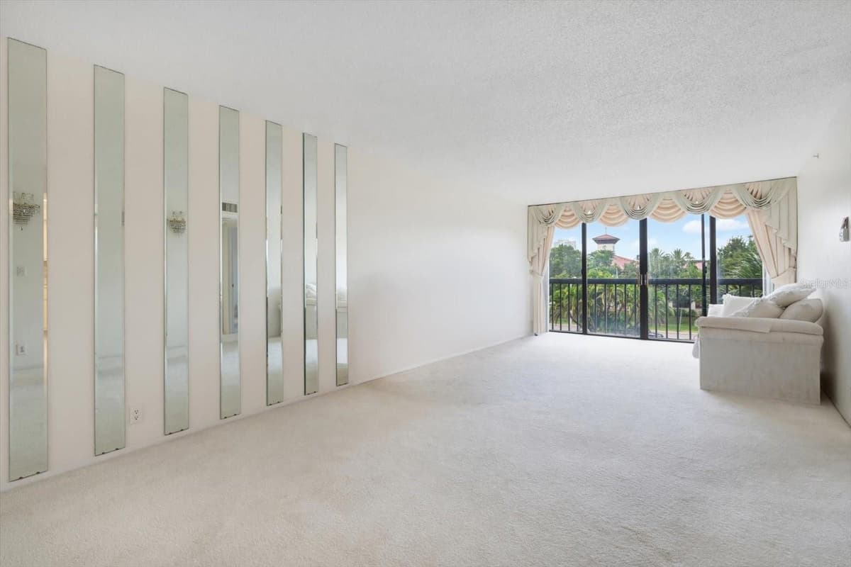 255 DOLPHIN POINT — photo 14 of 35