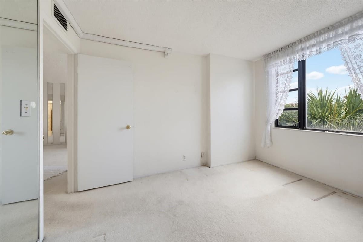 255 DOLPHIN POINT — photo 13 of 35