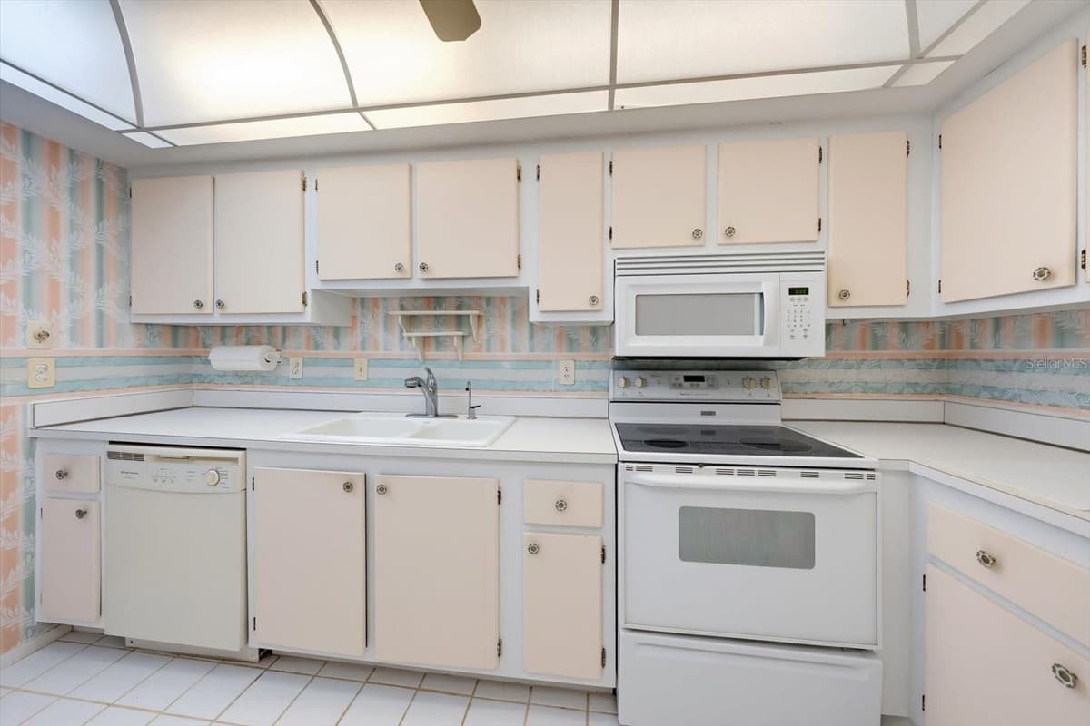 255 DOLPHIN POINT — photo 7 of 35