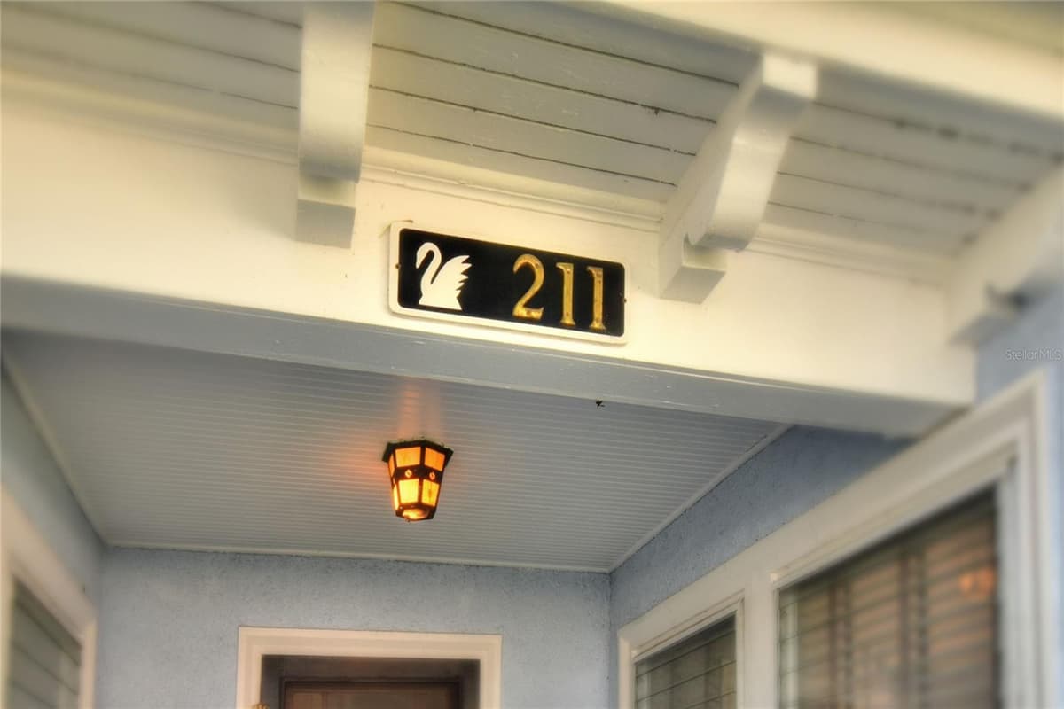 211 PARK STREET — photo 5 of 51