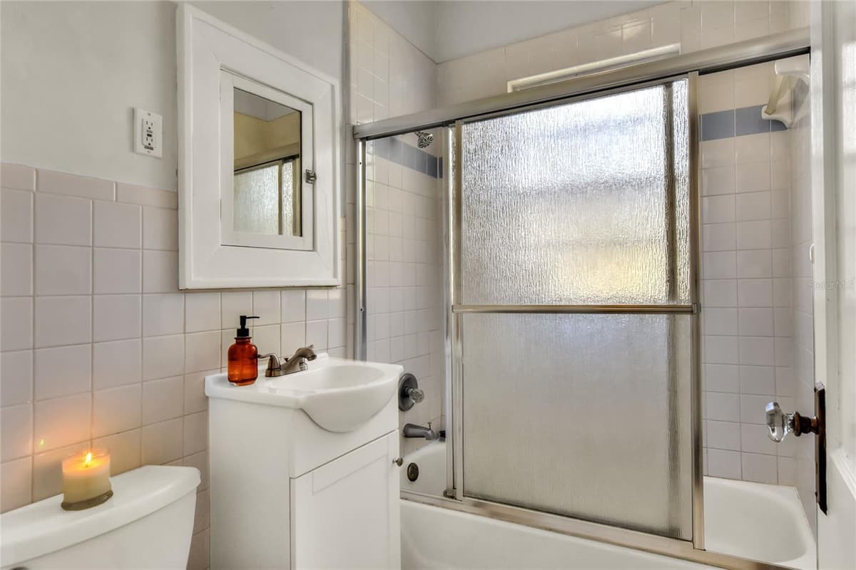 211 PARK STREET — photo 16 of 51