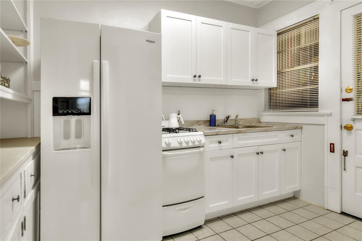 211 PARK STREET — photo 20 of 51
