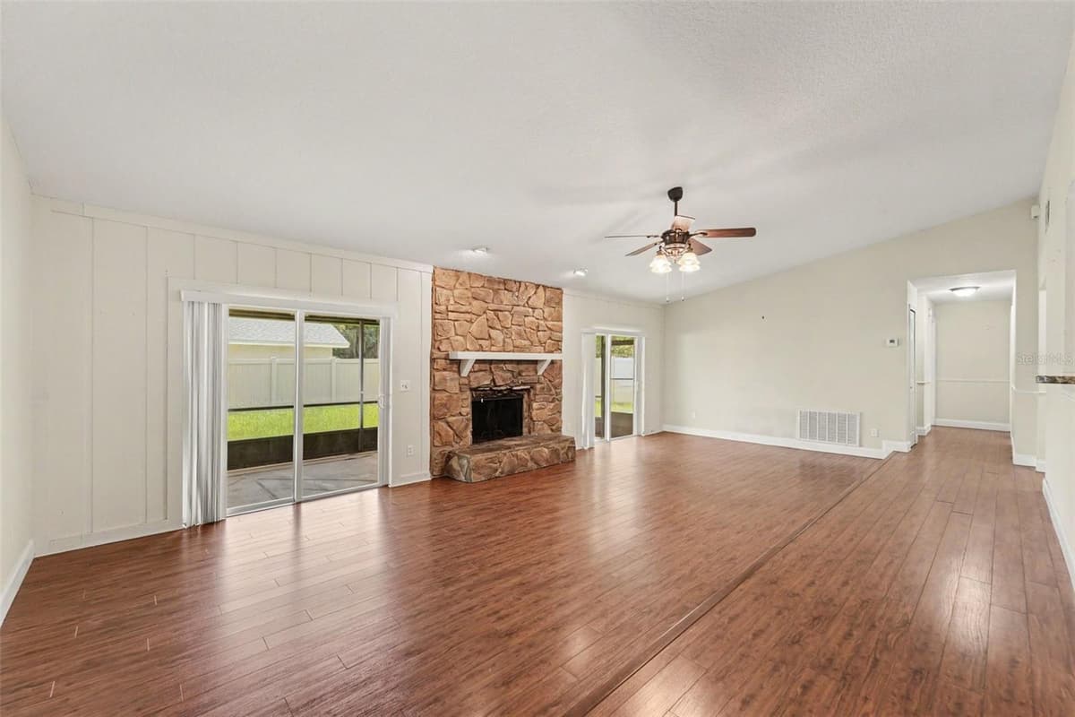 930 OAK FOREST DRIVE — photo 7 of 30