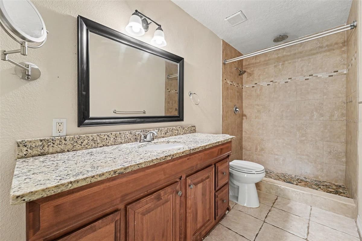 930 OAK FOREST DRIVE — photo 14 of 30
