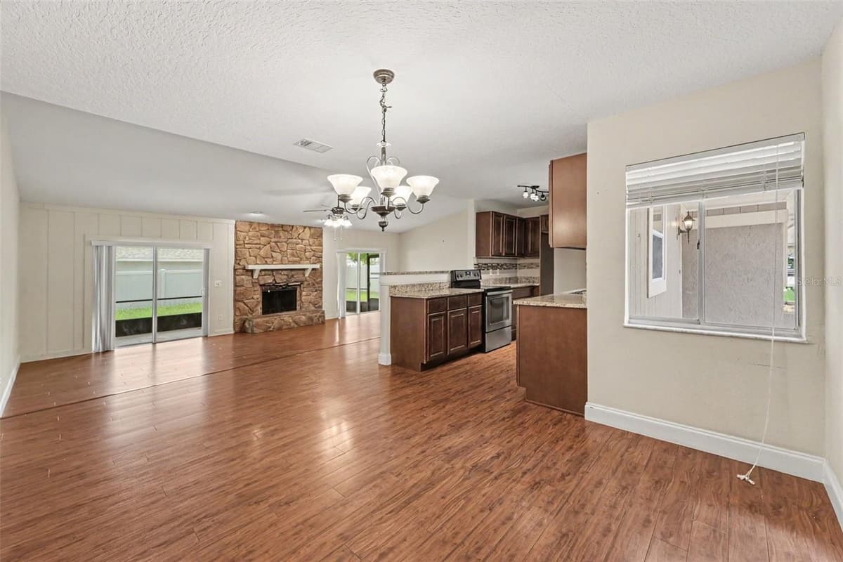 930 OAK FOREST DRIVE — photo 8 of 30