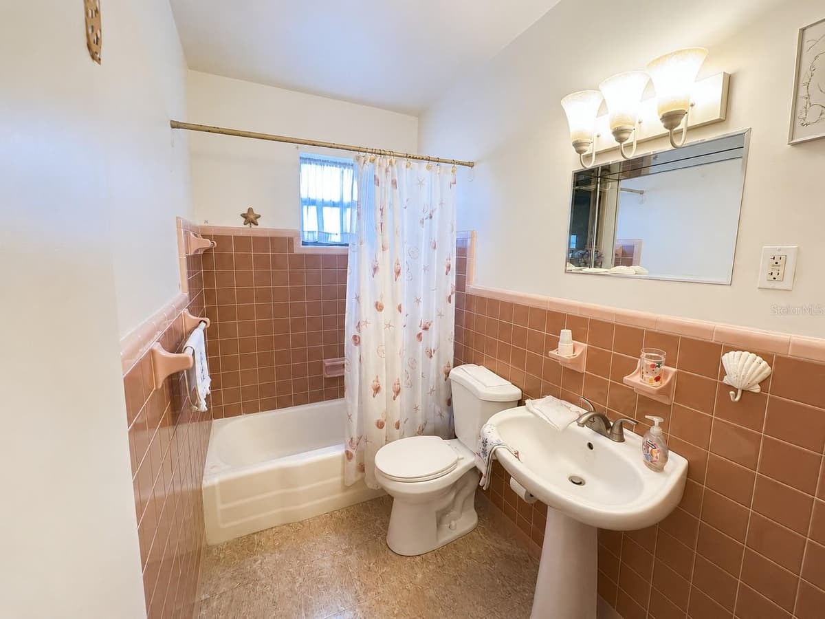 608 DIXIE LANE — photo 14 of 18